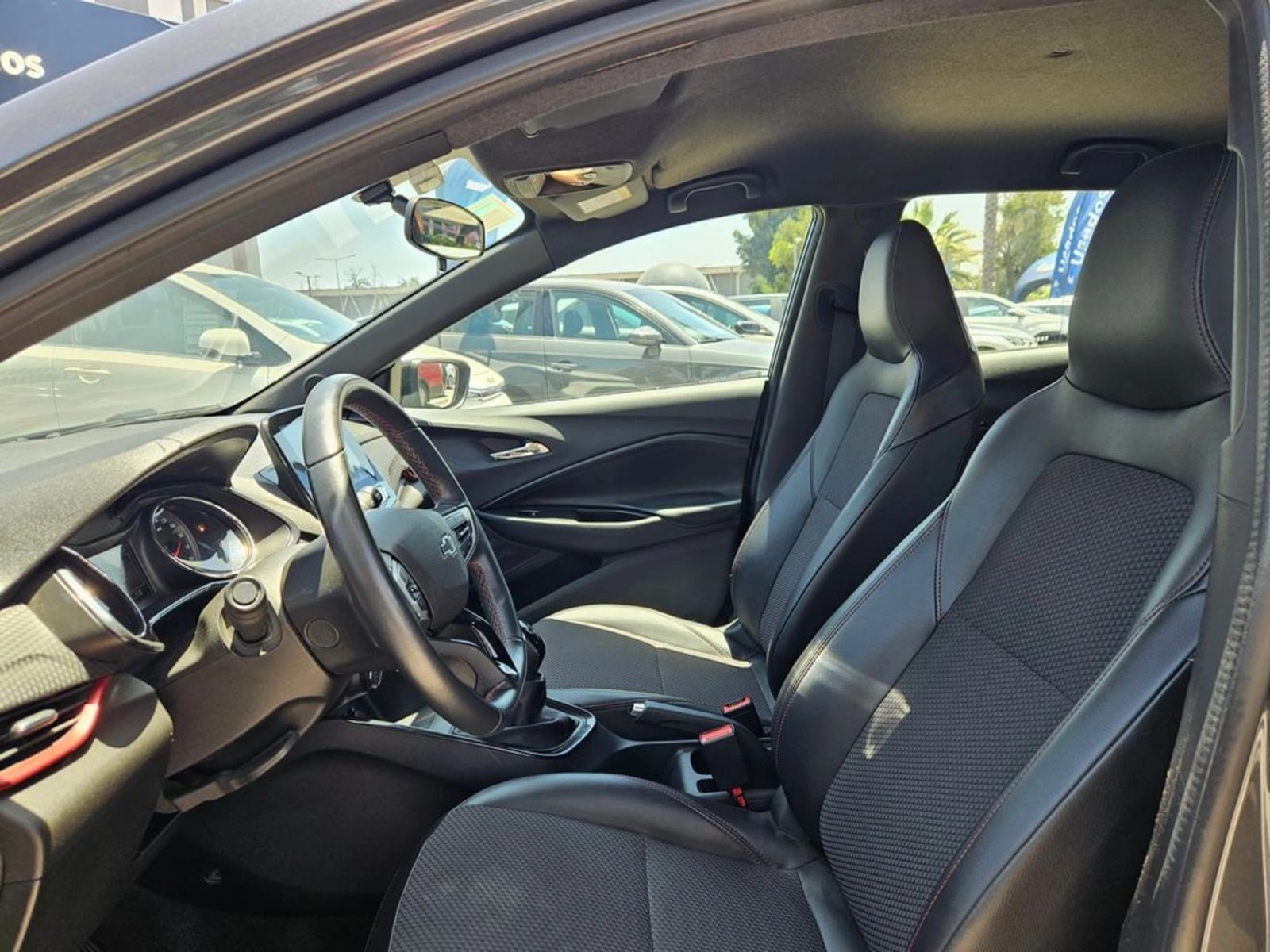 CHEVROLET ONIX 1.0T RS R 4X2 HB MT 5P 2024 - Imagen 13 de 20