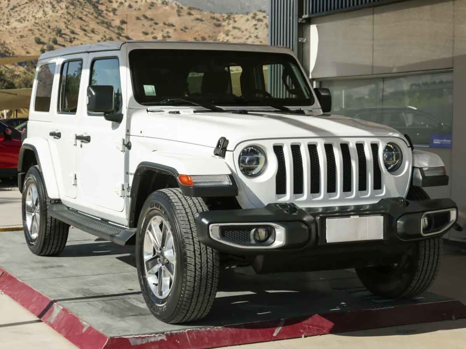 JEEP WRANGLER SAHARA UNLIMITED 3.6 AUT E6 2019 - Imagen 3 de 13