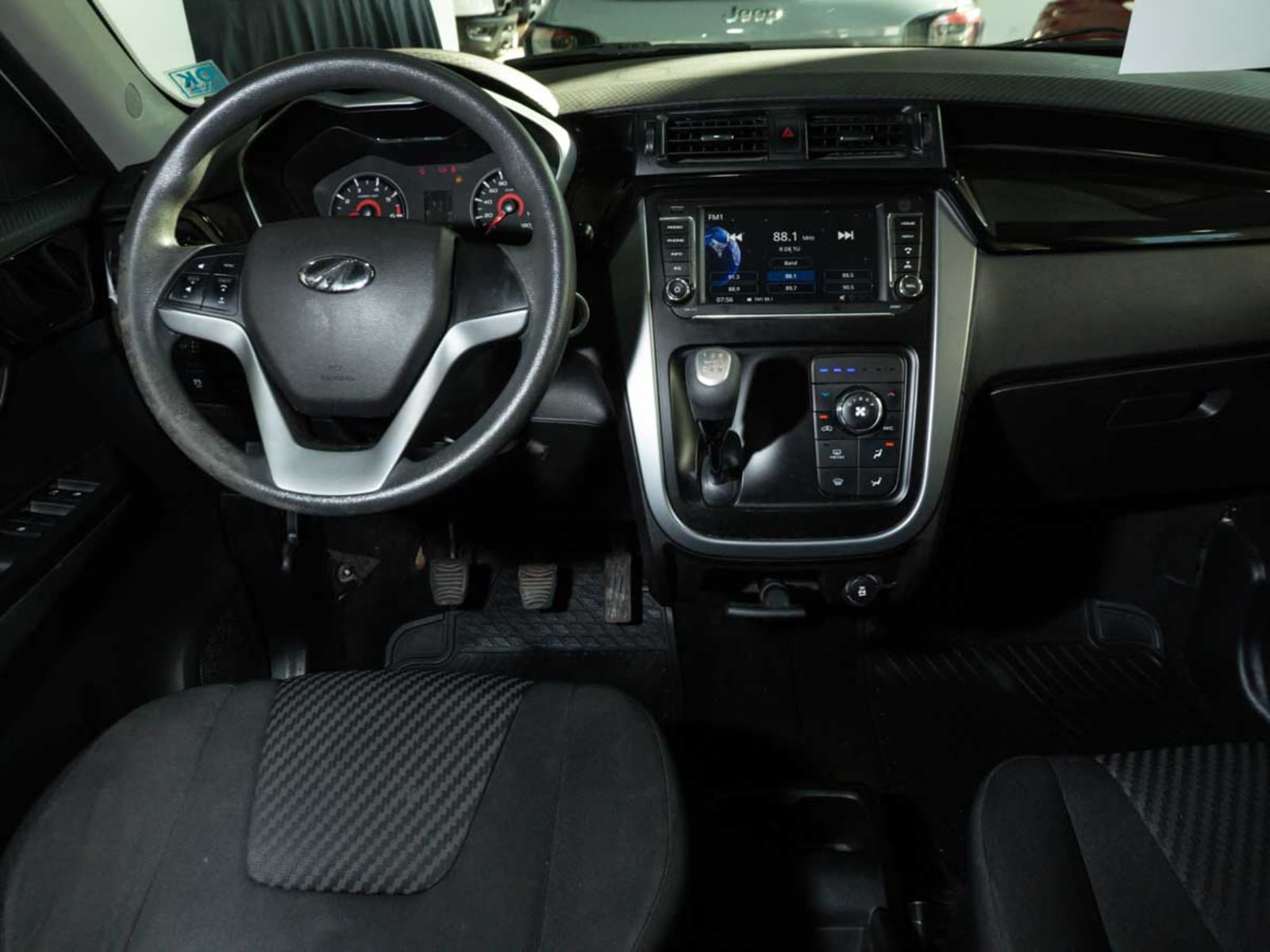 MAHINDRA KUV 100 MT DELUXE 2022 - Imagen 12 de 13