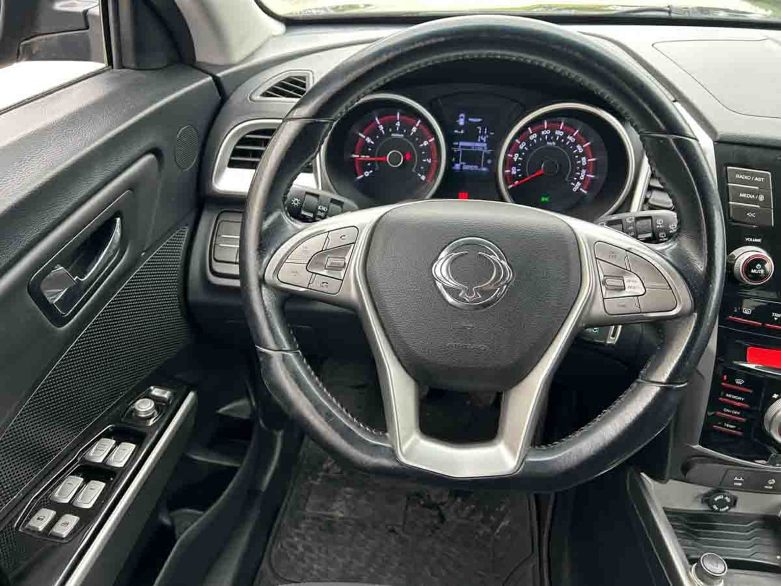 SSANGYONG TIVOLI 1.6 2017 - Imagen 13 de 15