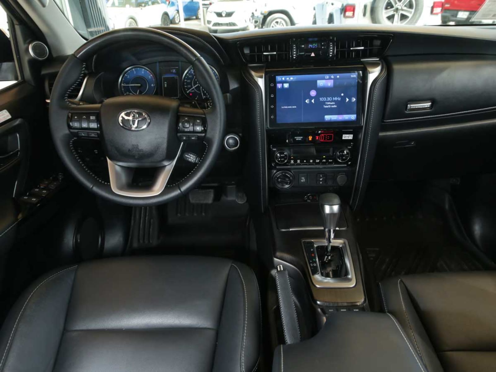 TOYOTA FORTUNER 4X4 5P 2.8 AUT 2023 - Imagen 14 de 15