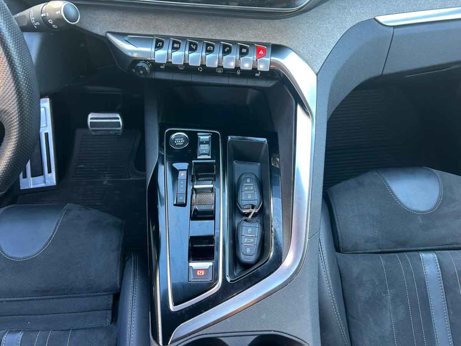 PEUGEOT 5008 GT BLACK PACK BLUEHDI 130 EAT8 2024 - Imagen 9 de 16