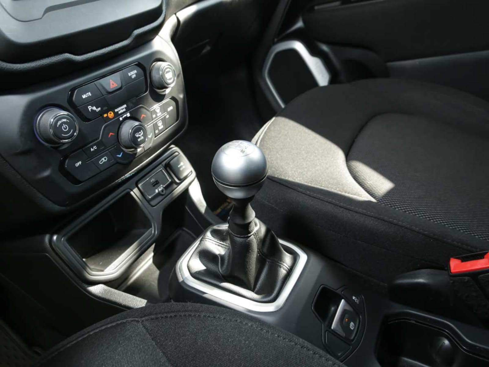 JEEP RENEGADE SPORT 4X2 LX  MT 2020 - Imagen 9 de 13