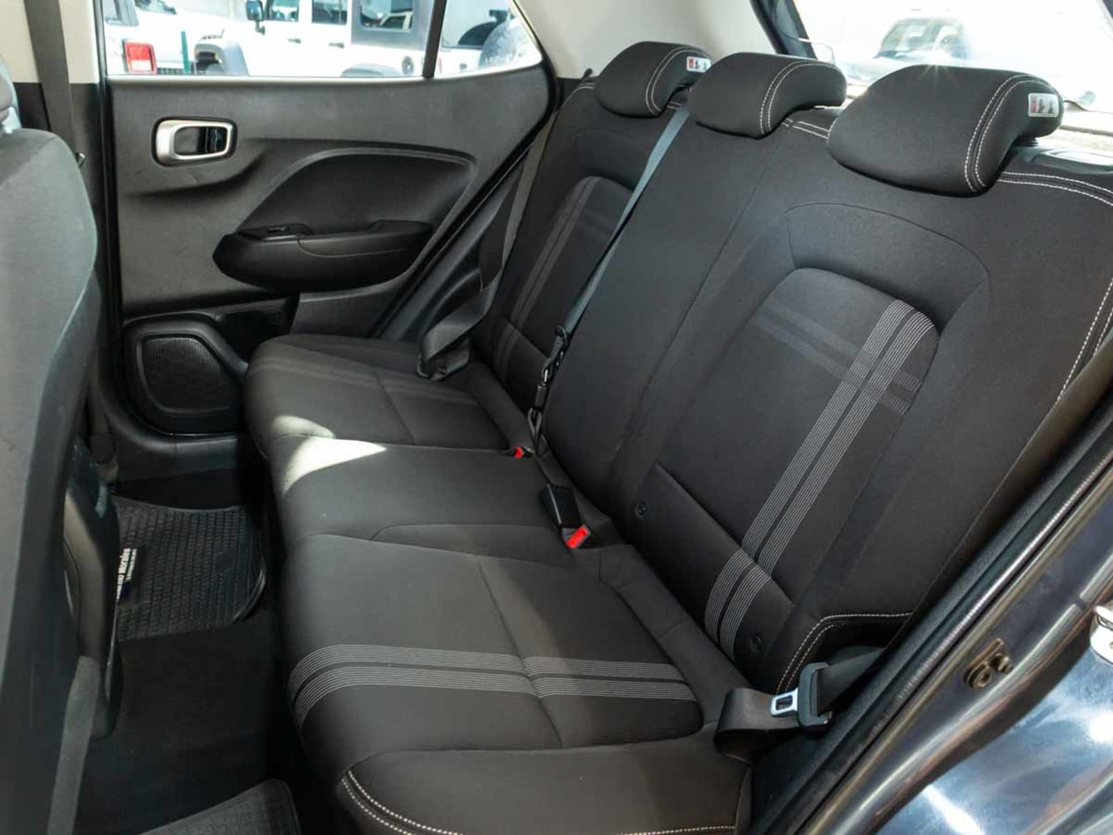 HYUNDAI VENUE QX 1.6 MT PLUS 2021 - Imagen 11 de 13