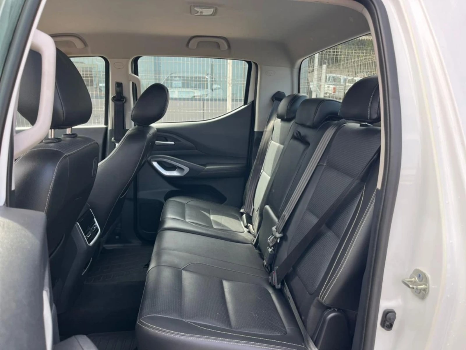 PEUGEOT LANDTREK 2.2 ACTION4 BLUEHDI DIESEL 4X4 180HP AT 4P 2024 - Imagen 15 de 20