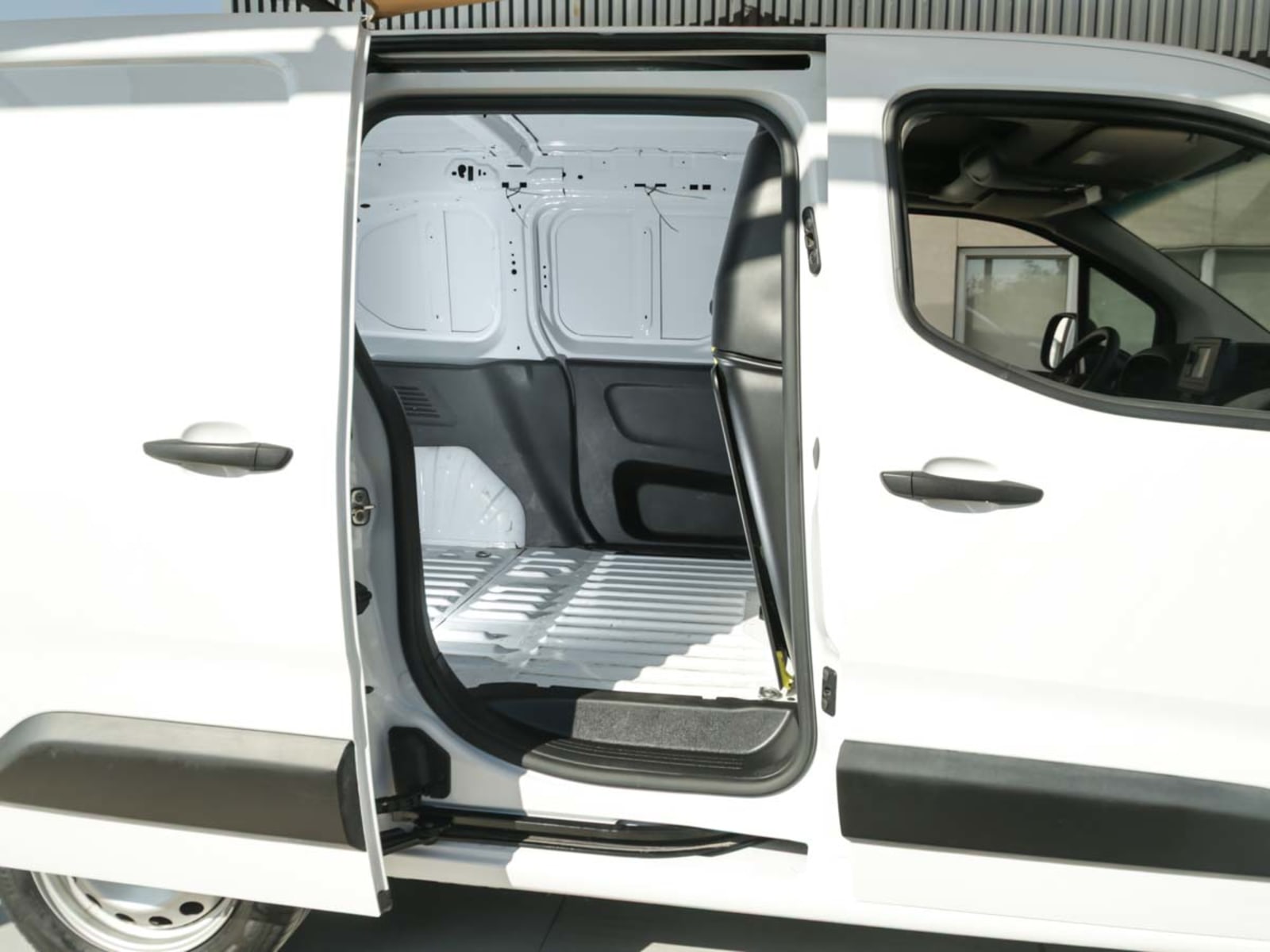 OPEL COMBO 1,5 TD 2024 - Imagen 12 de 13