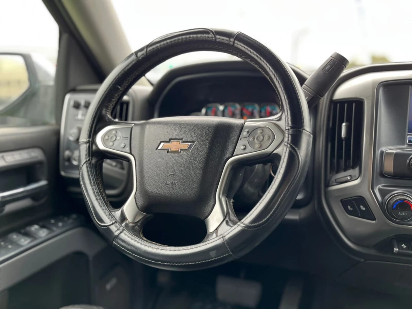 CHEVROLET SILVERADO 5.3 LT 4WD EXT Z71 DOB. CAB. AT 4P 2019 - Imagen 7 de 15