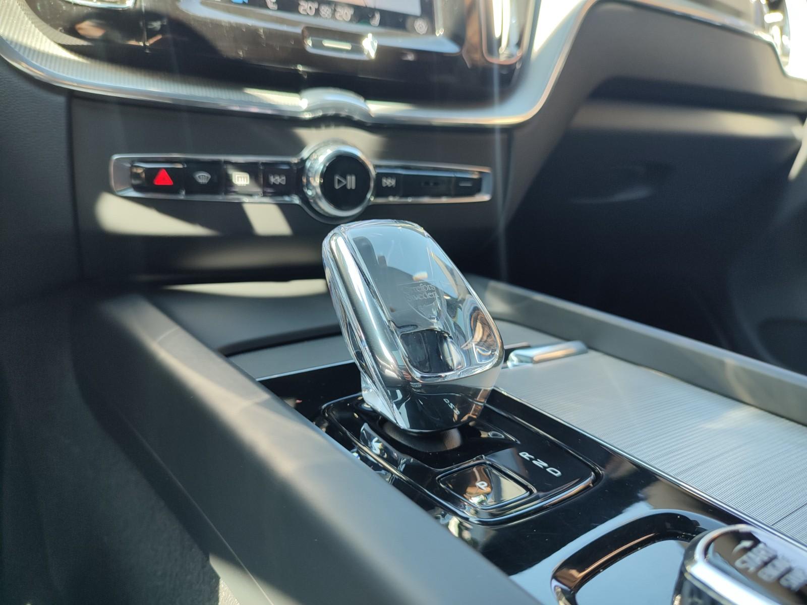 VOLVO XC60 T8 PHEV ULTIMATE DARK EDITION 2.0 2025 - Imagen 13 de 19