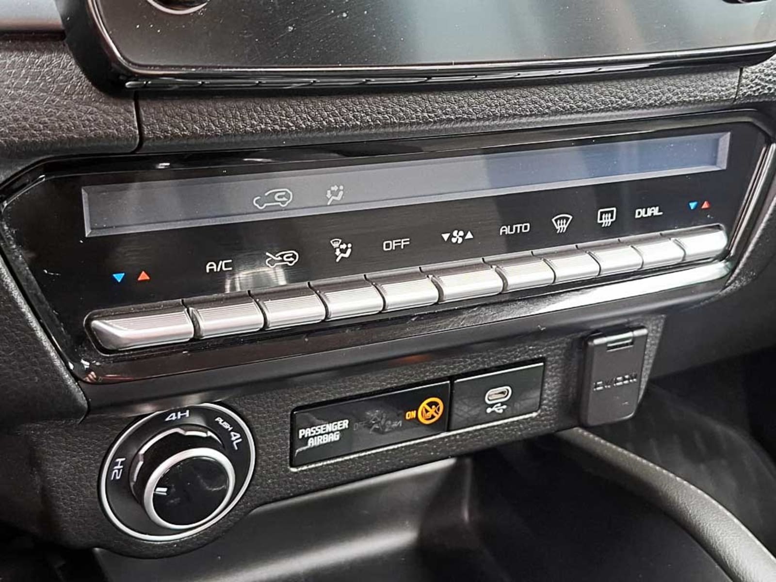 MAZDA BT-50 (IN) 3.0 DC HIGH AT 4X4 DIESEL 2025 - Imagen 14 de 17