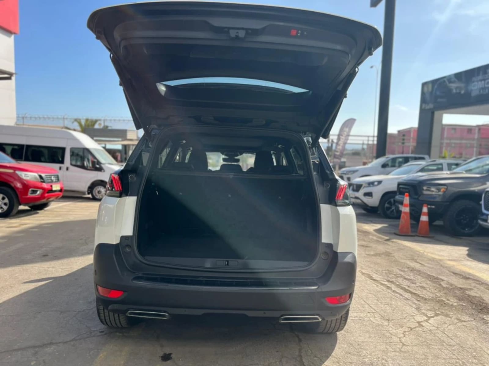 PEUGEOT 5008 1.5 GT BLACK PACK BLUEHDI 130 4X2 EAT8 5P 2023 - Imagen 9 de 20