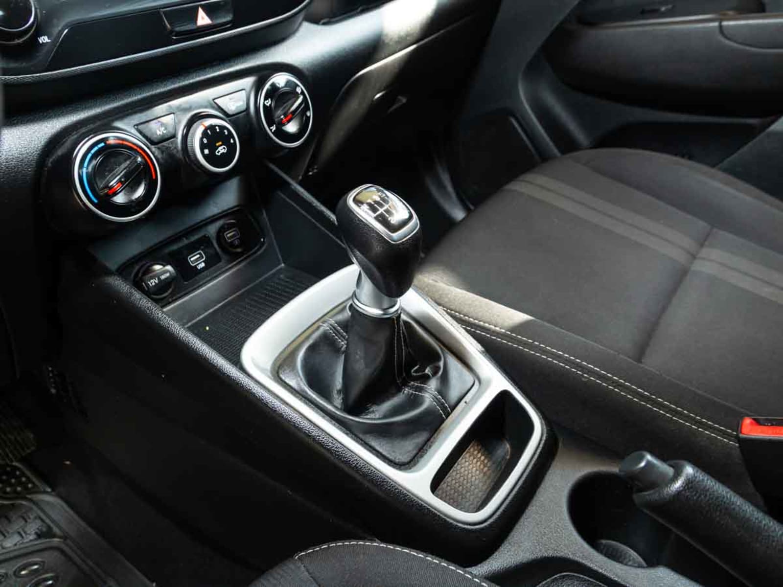 HYUNDAI VENUE QX 1.6 MT PLUS 2021 - Imagen 9 de 13