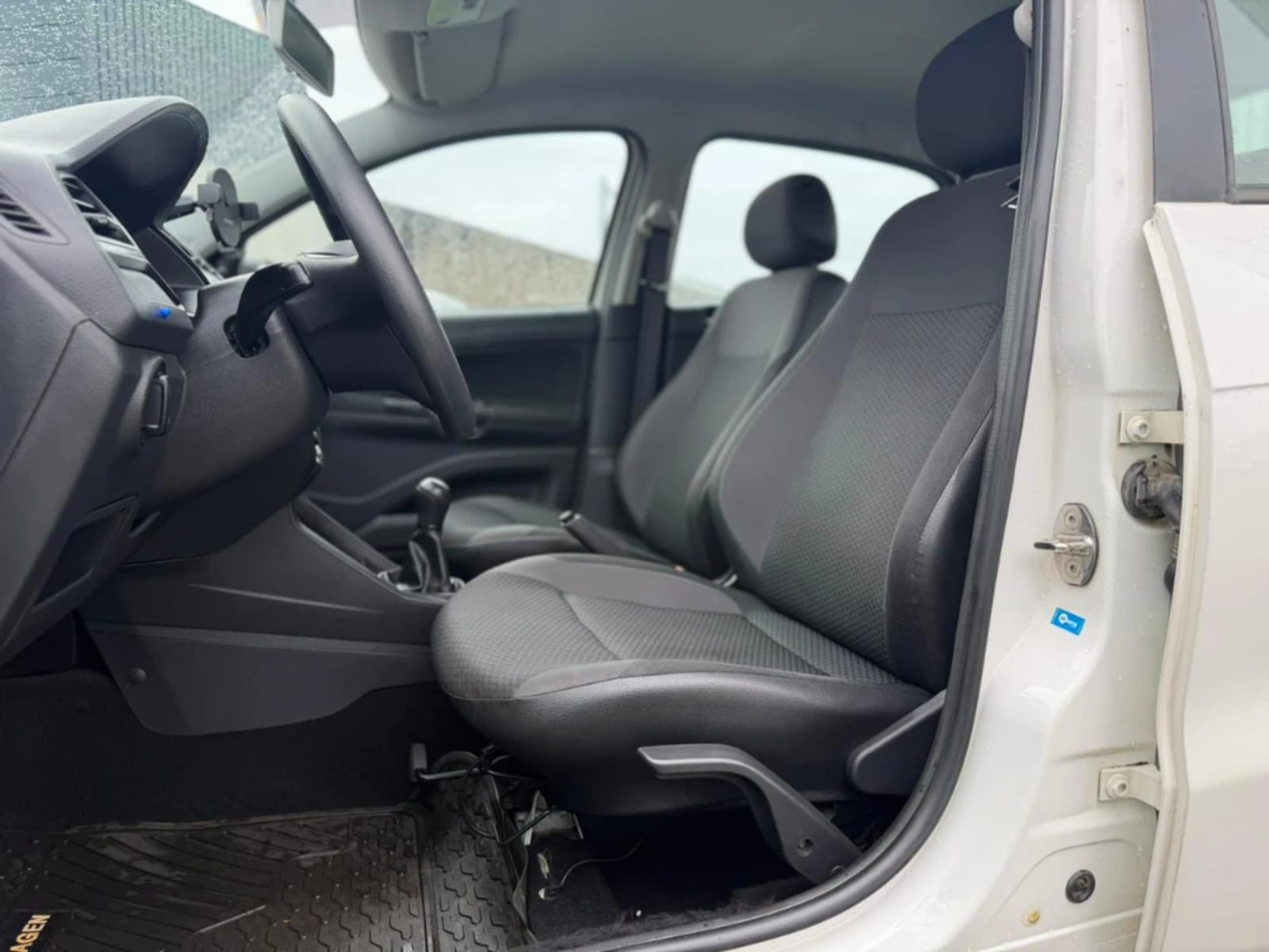 VOLKSWAGEN VOYAGE 1.6 COMFORTLINE 4X2 VOLANTE MULTIFUNCION AC 2AB MT 2021 - Imagen 17 de 20