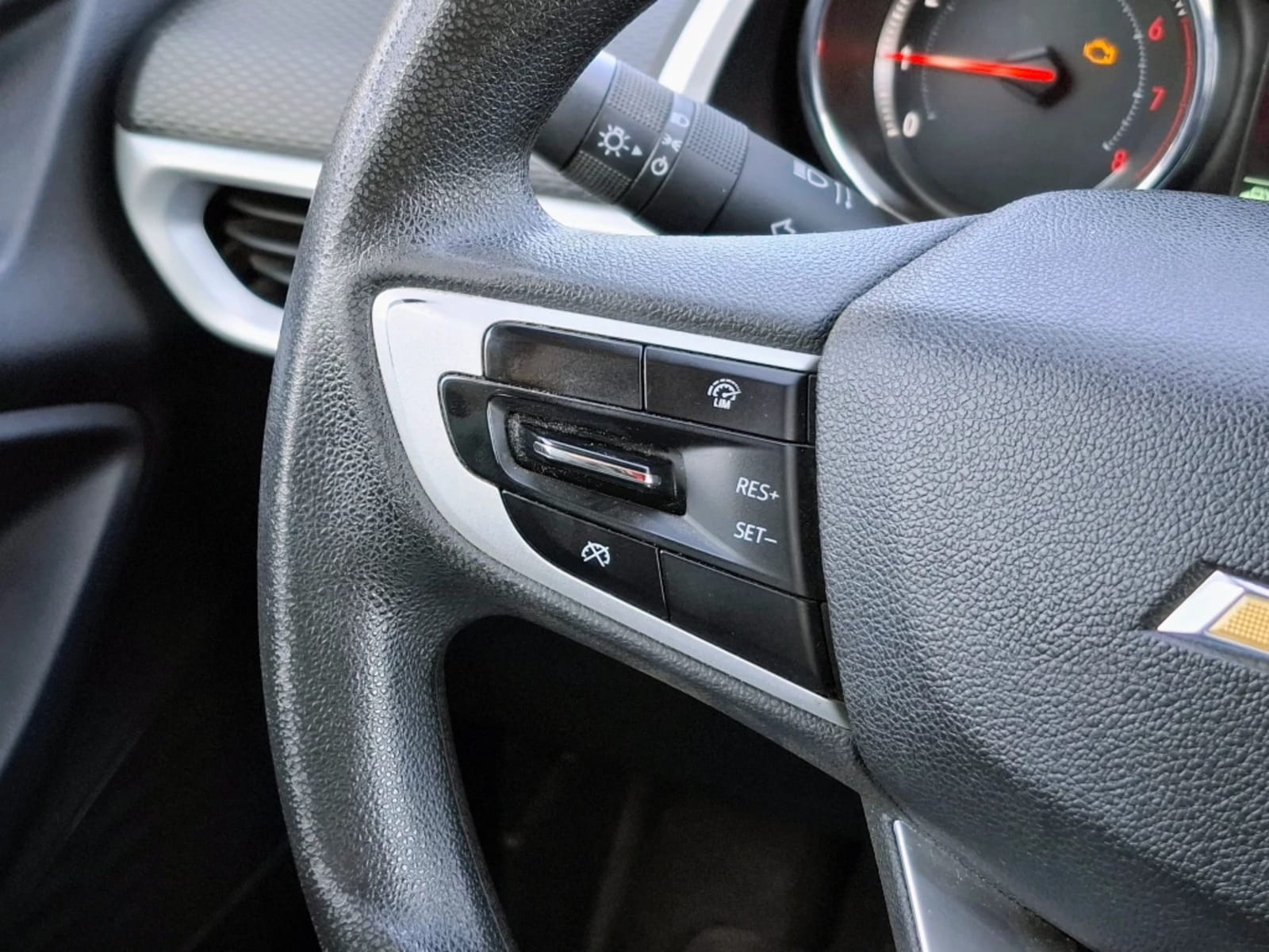 CHEVROLET TRACKER 1.2T LTZ FWD MT 5P 2022 - Imagen 13 de 20