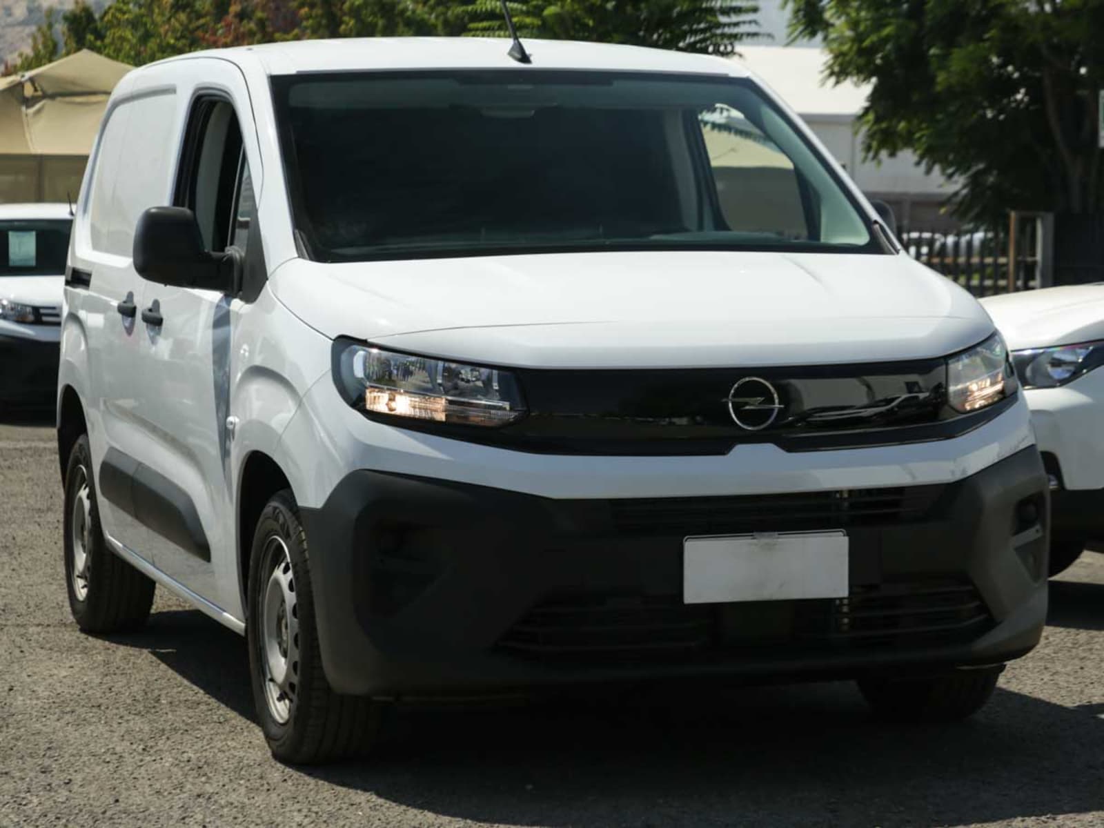 OPEL COMBO DIESEL 100HP MT 2026 - Imagen 3 de 14