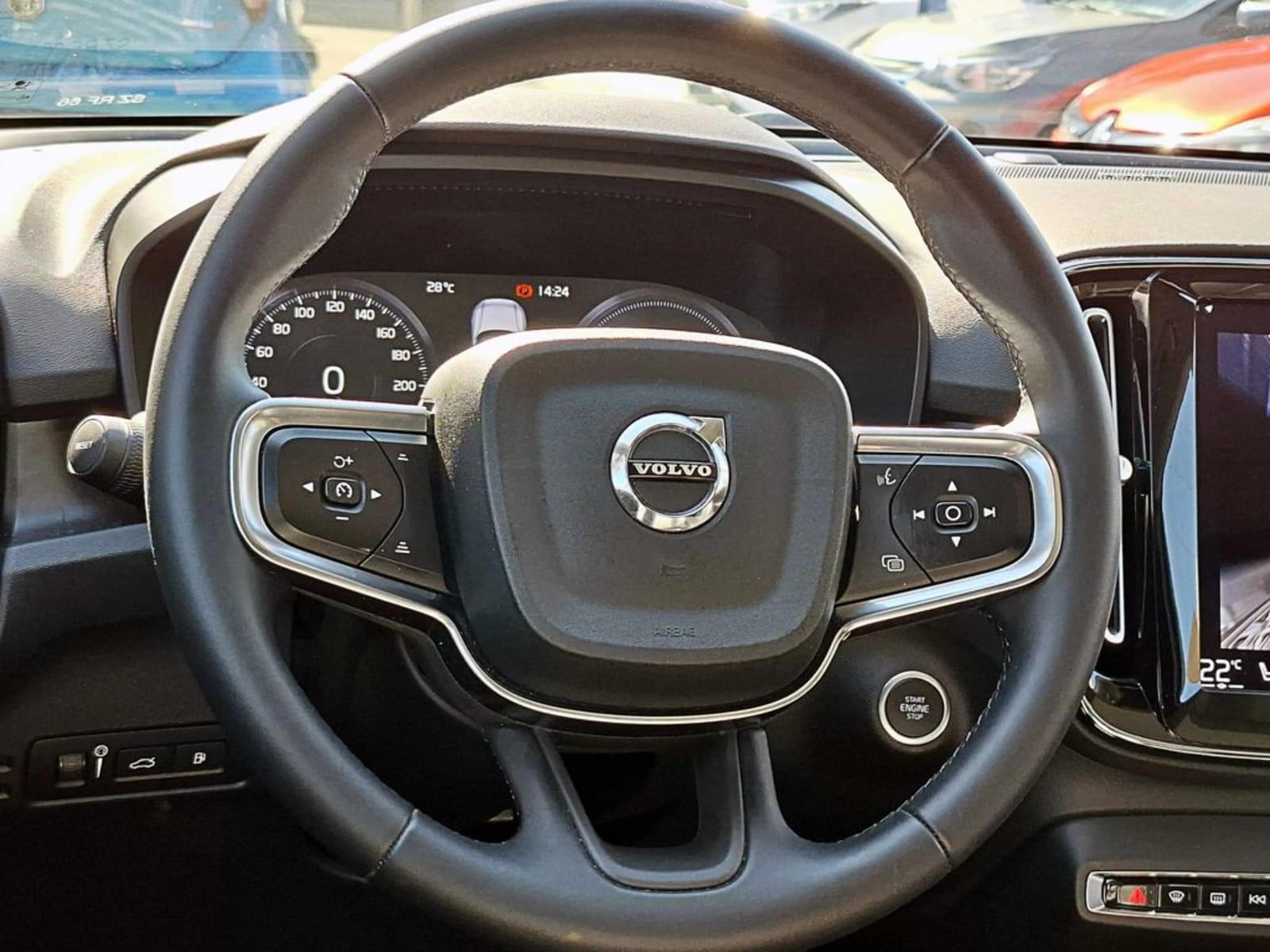 VOLVO XC40 T5 HYBRID R DESIGN 1.5 AT 2023 - Imagen 12 de 17