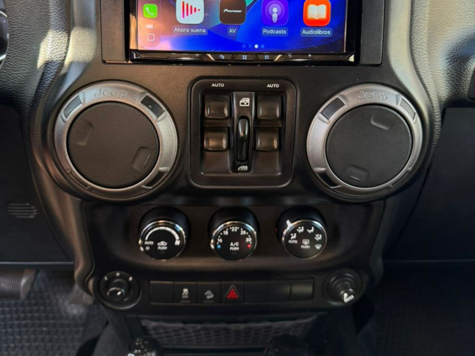 JEEP WRANGLER SPORT UNLIMITED 2018 - Imagen 14 de 18