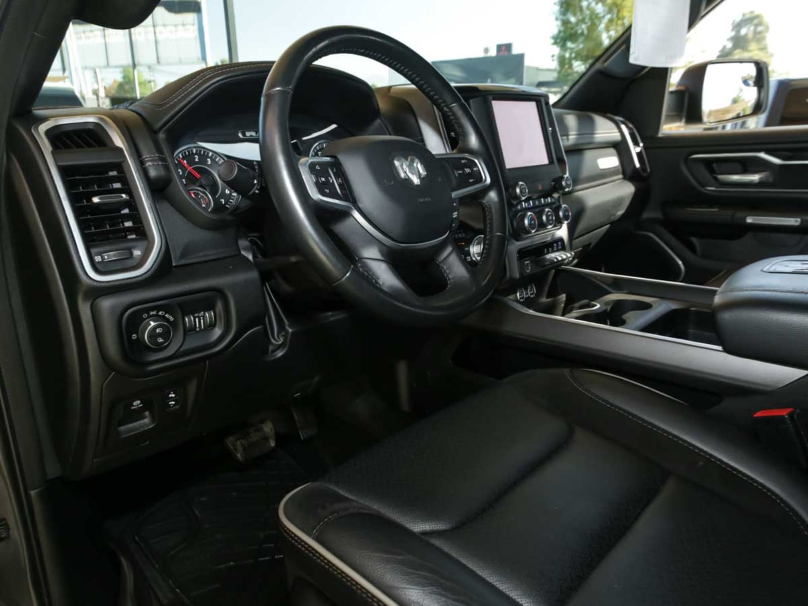 RAM 1500 DT CREW CAB LARAMIE 5.7L SPORT 2022 - Imagen 8 de 14