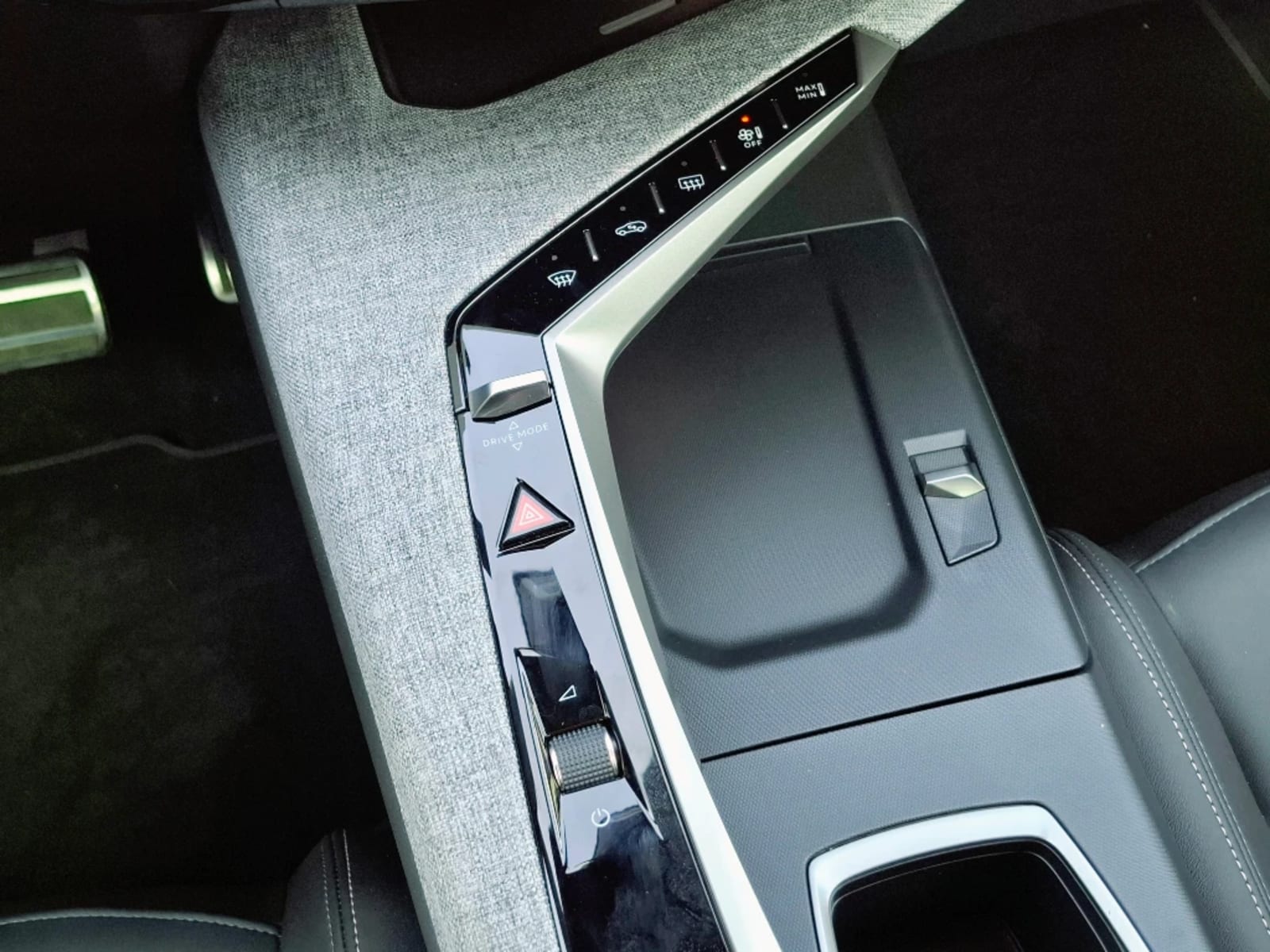 PEUGEOT NEW 3008 1.2 PREMIERE MHEV 4X2 136 EDCT AT 5P 2025 - Imagen 18 de 20