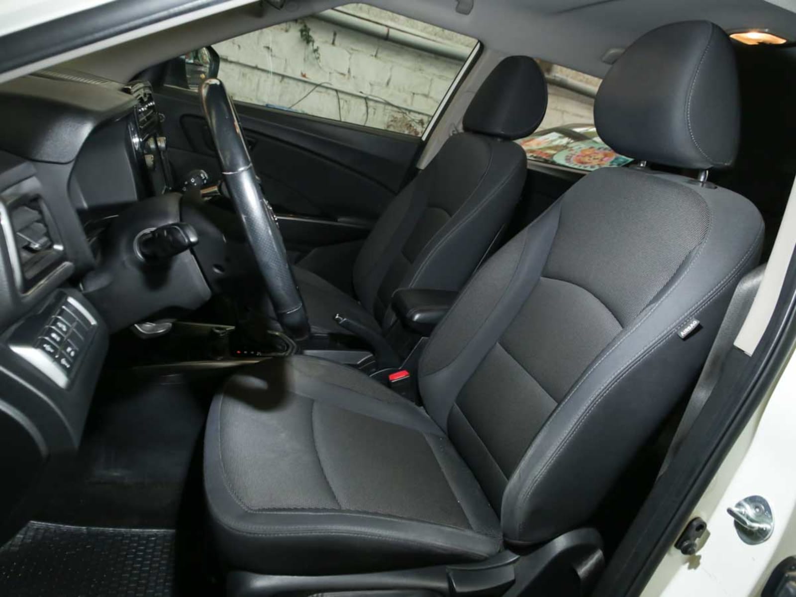 SSANGYONG TIVOLI LIMITED 1.6 6AT 2WD 6 AB 2023 - Imagen 10 de 13
