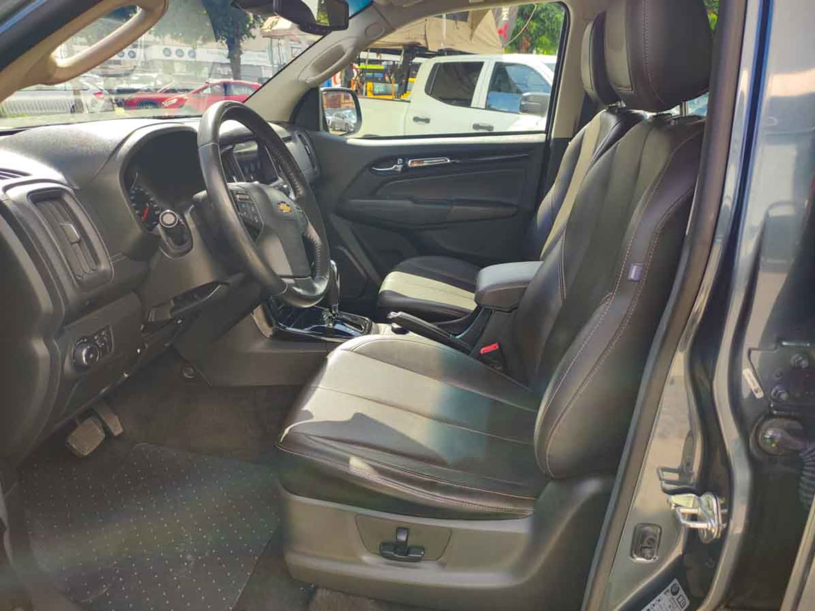 CHEVROLET COLORADO High Country 4x4 2.8 AT 2023 - Imagen 9 de 14