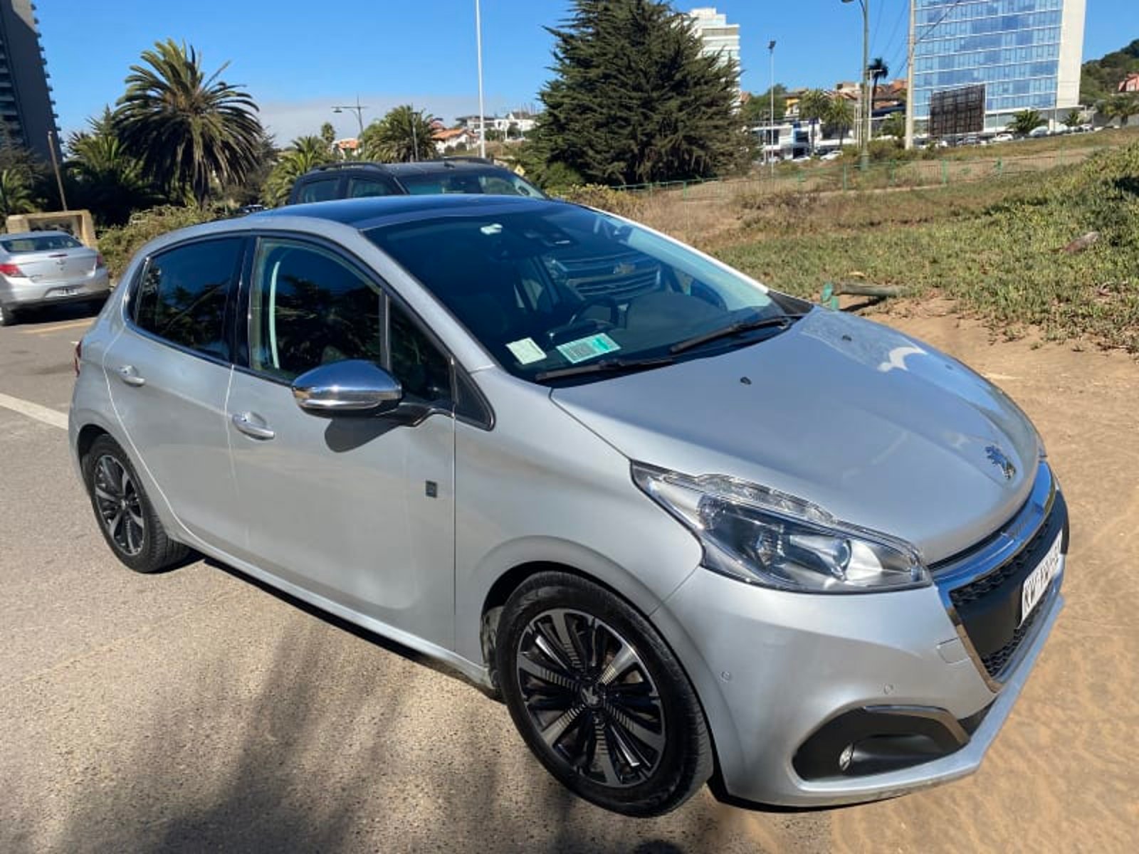 Peugeot 208 1.5 SIGNATURE BLUE MT DIESEL 2019 - Foto 3 de 6
