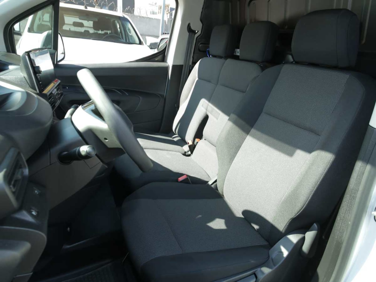 PEUGEOT PARTNER MCA L1 DIESEL 100HP MT 2026 - Imagen 10 de 12