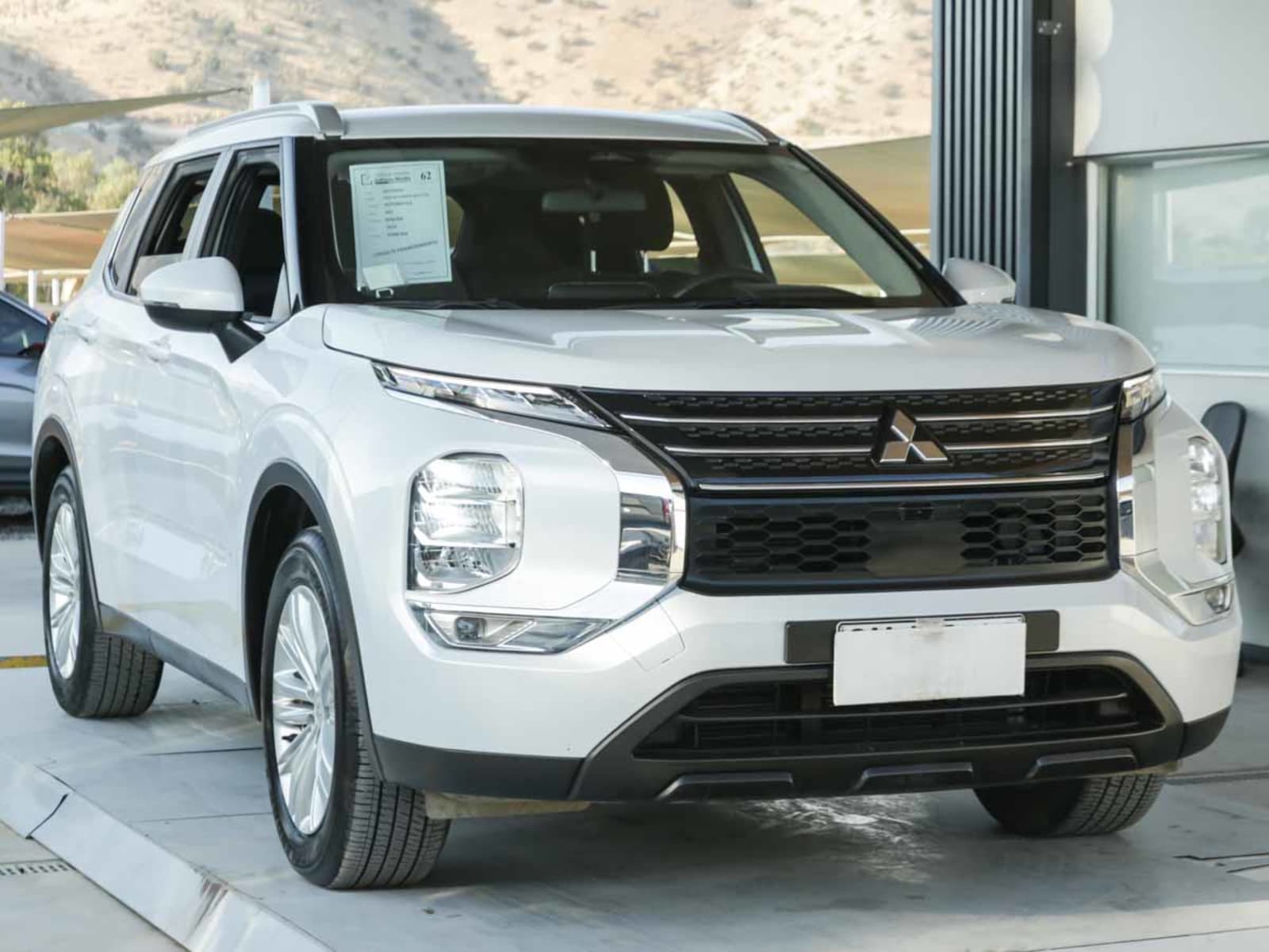 MITSUBISHI NEW OUTLANDER 4X2 AT GL 2023 - Imagen 3 de 13