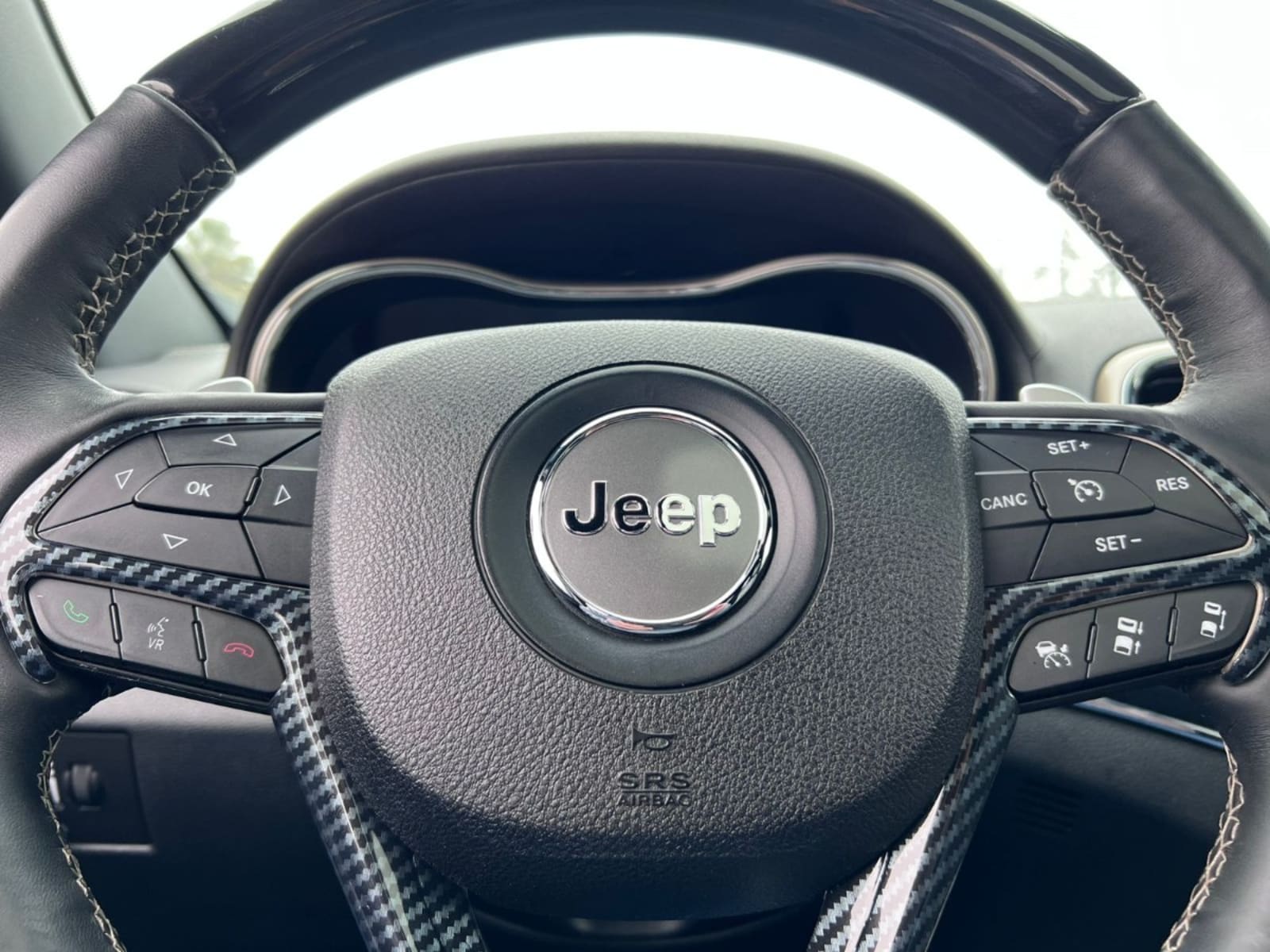 JEEP GRAND CHEROKEE OVERLAND 5.7 2016 - Imagen 11 de 20