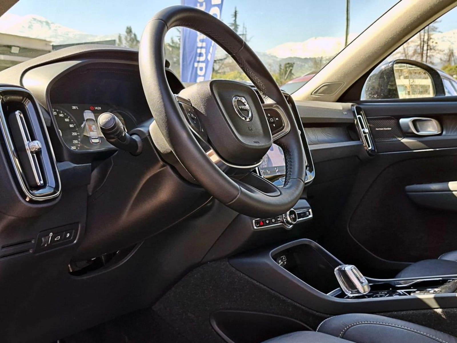 VOLVO XC40 T5 HYBRID R DESIGN 1.5 AT 2023 - Imagen 8 de 17