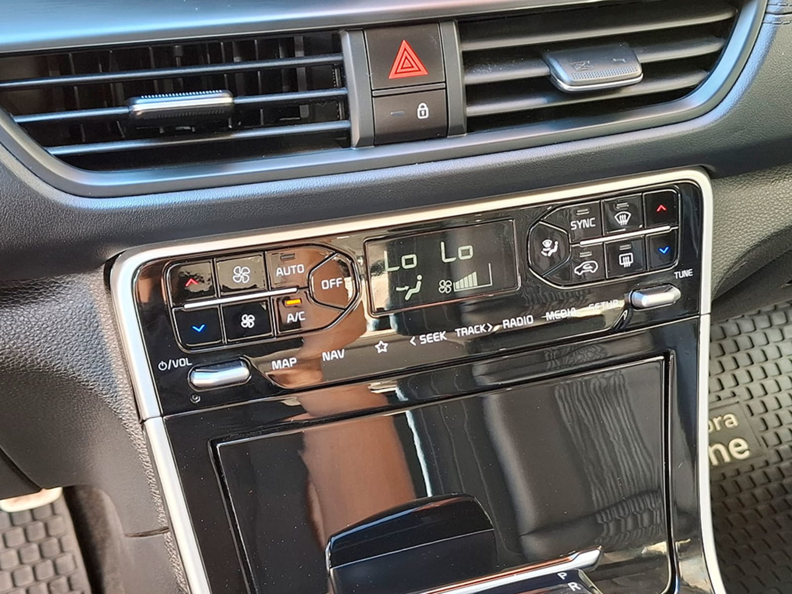 KIA SELTOS 1.4T 2024 - Imagen 16 de 20