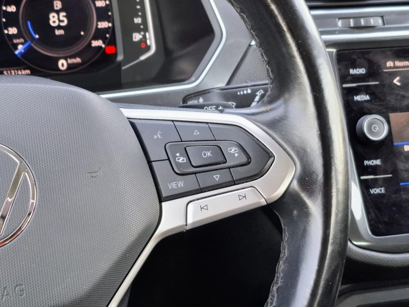 VOLKSWAGEN TIGUAN 1.4 TSI COMFORTLINE 4X2 AT 5P 2023 - Imagen 14 de 20