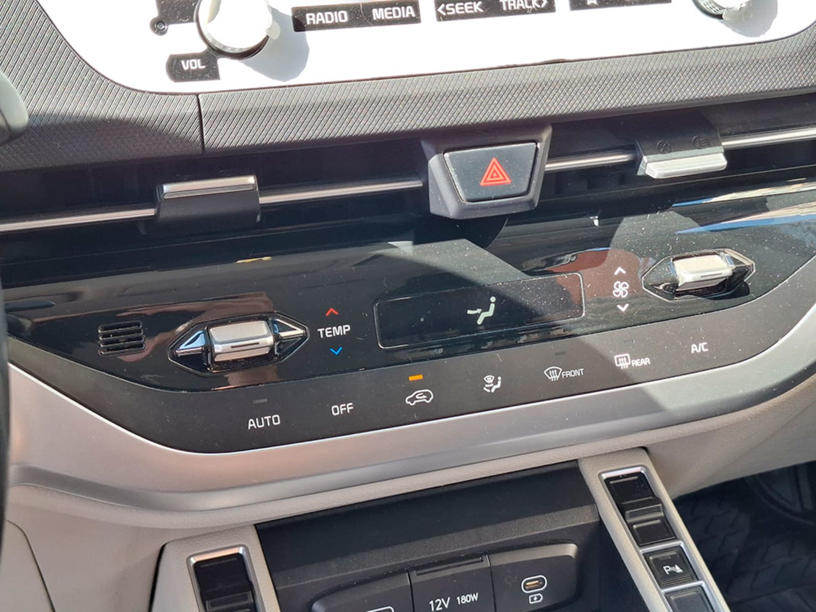 KIA CARENS EX 1.5 AUT 2023 - Imagen 16 de 20