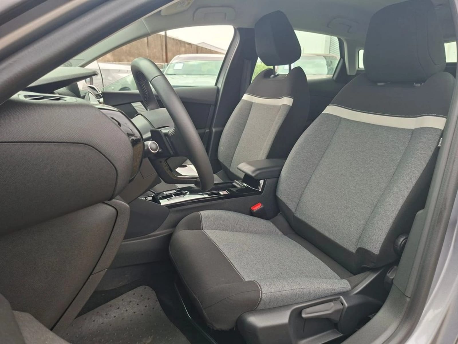 CITROEN C4 1.2 PURETECH FEEL 4X2 130 SS EAT8 AT 5P 2023 - Imagen 12 de 20