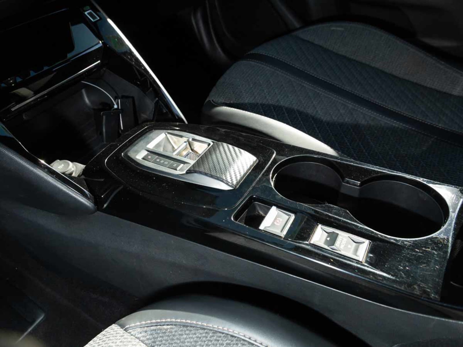 PEUGEOT 2008 MCA ALLURE BLUEHDI 130 EAT8 2024 - Imagen 9 de 13
