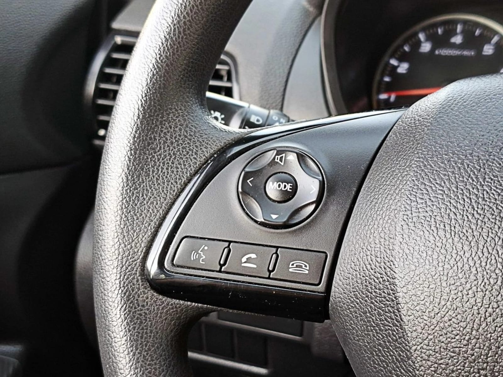 MITSUBISHI ECLIPSE CROSS 1.5 RX 4X2 AT 5P 2023 - Imagen 15 de 19