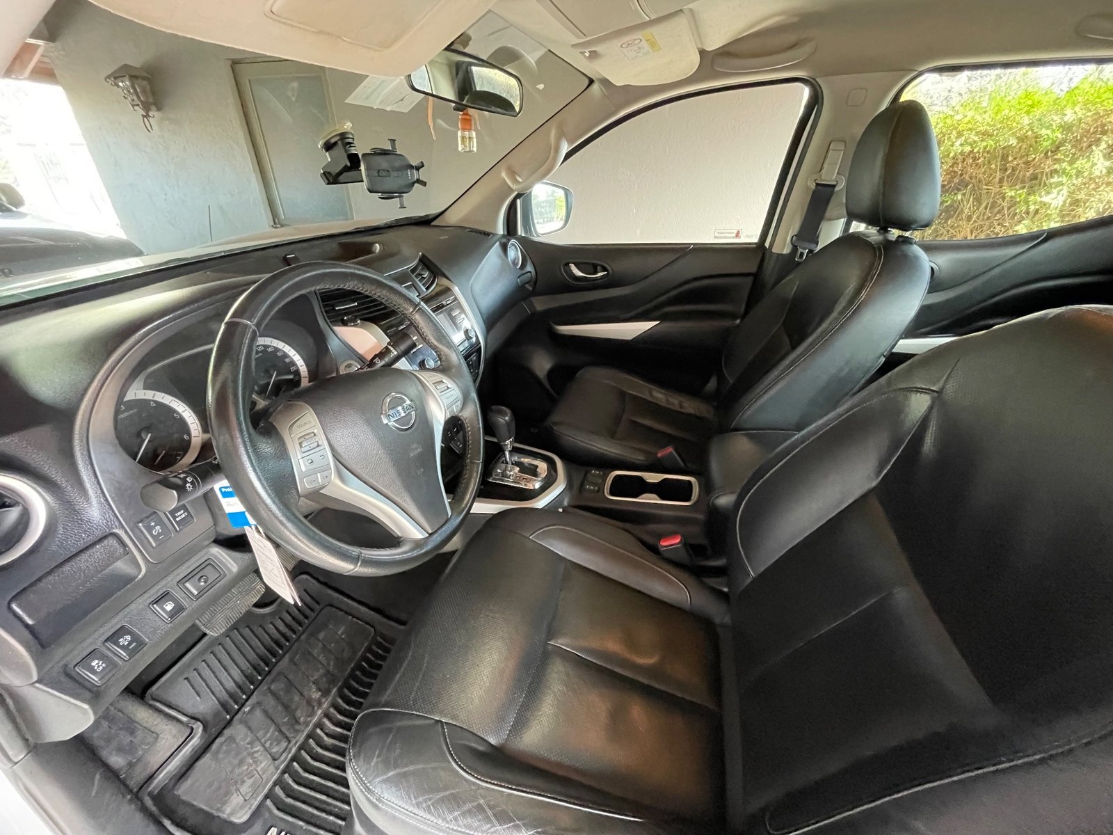 Nissan NP300 DCAB 2.3D 2016 - Foto 5 de 8