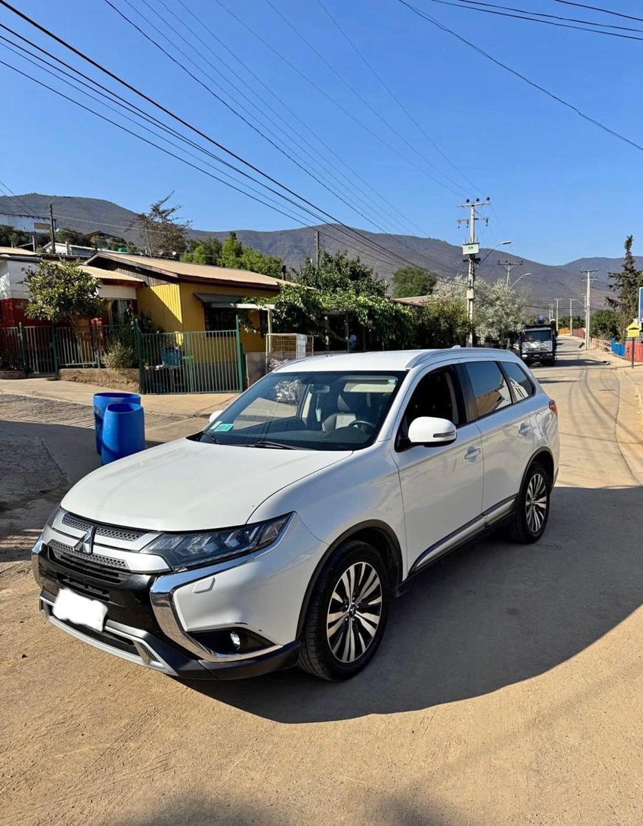 Mitsubishi OUTLANDER 2.0 CVT 2023 - Imagen 4 de 8