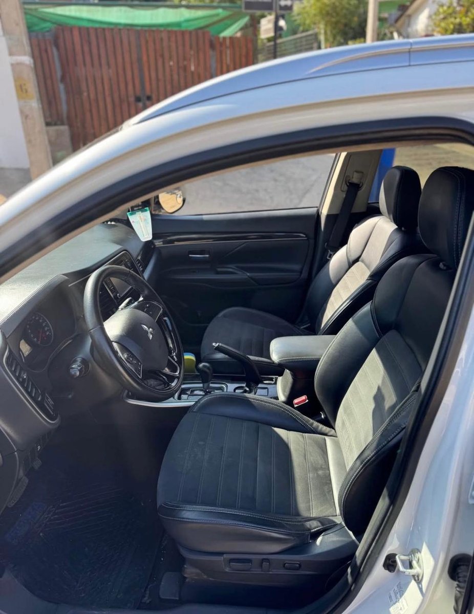 Mitsubishi OUTLANDER 2.0 CVT 2023 - Imagen 5 de 8