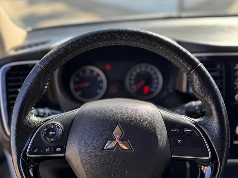 Mitsubishi OUTLANDER 2.0 CVT 2023 - Imagen 6 de 8
