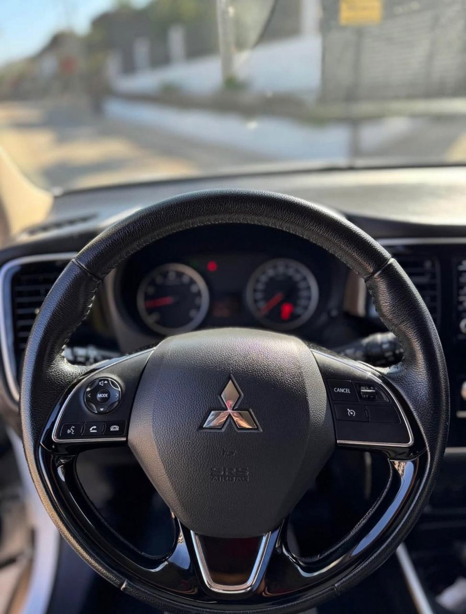 Mitsubishi OUTLANDER 2.0 CVT 2023 - Imagen 6 de 8