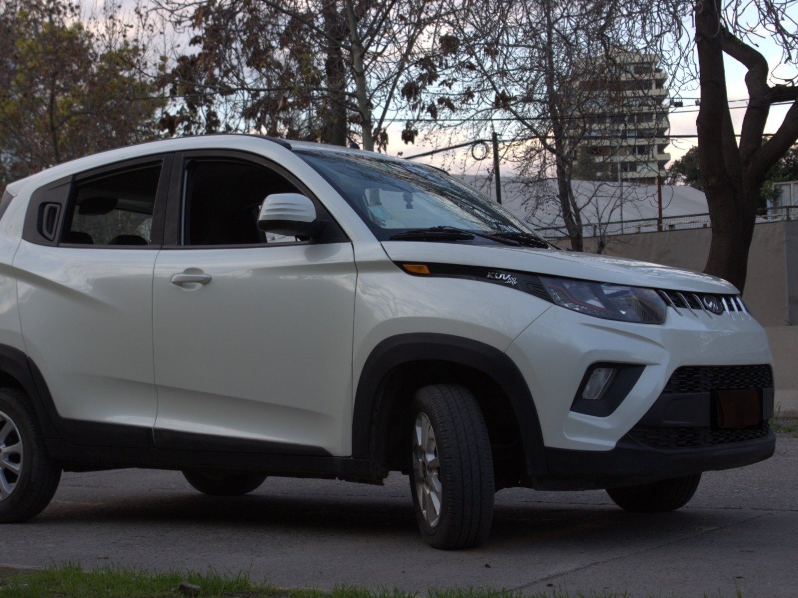 Mahindra KUV100 2019 - Foto 4 de 8
