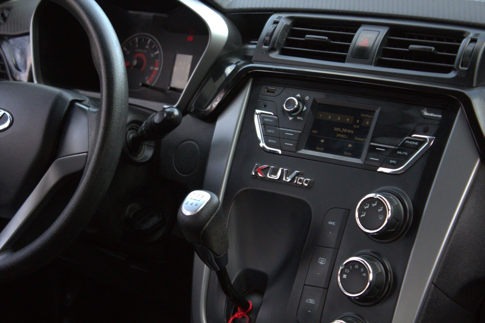 Mahindra KUV100 2019 - Imagen 5 de 8