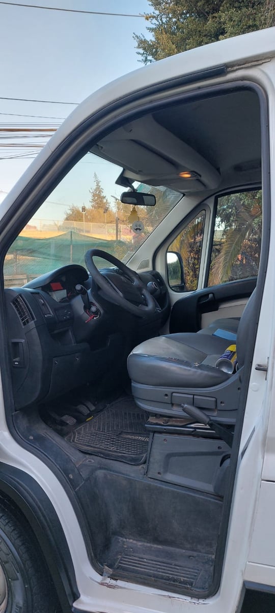 Peugeot BOXER CABINA L3 2.0 BLUEHDI 2018 - Imagen 5 de 7