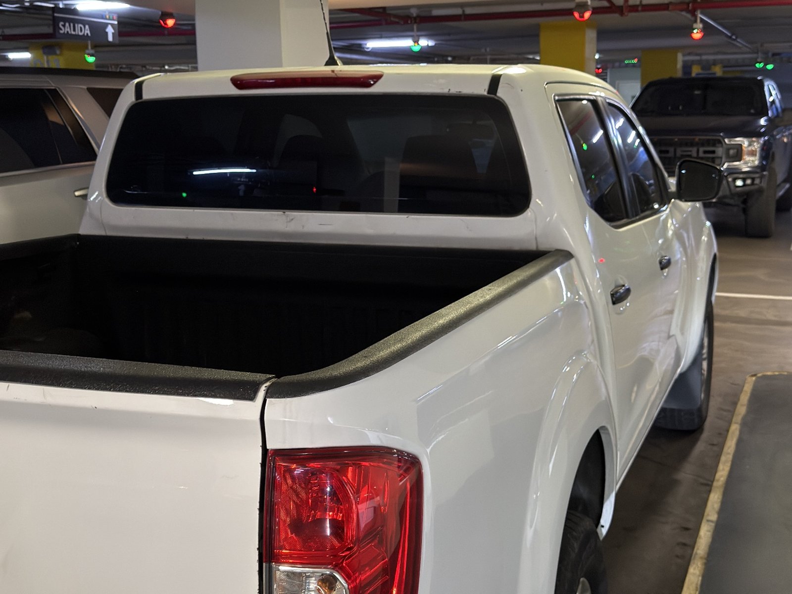 Nissan NP300 2.5 4X2 BENCINA 2016 - Foto 2 de 7