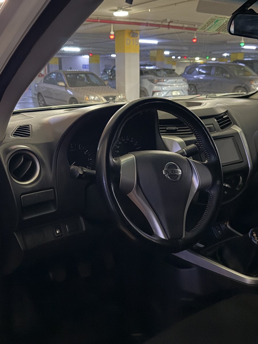 Nissan NP300 2.5 4X2 BENCINA 2016 - Imagen 5 de 7