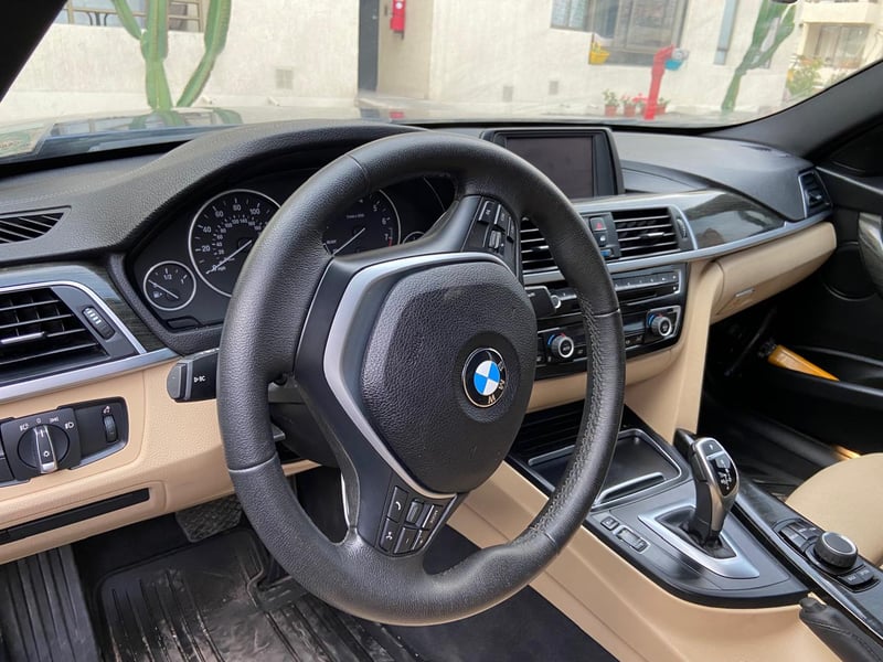 BMW 330I 2.0 AUT 2018 - Imagen 6 de 8