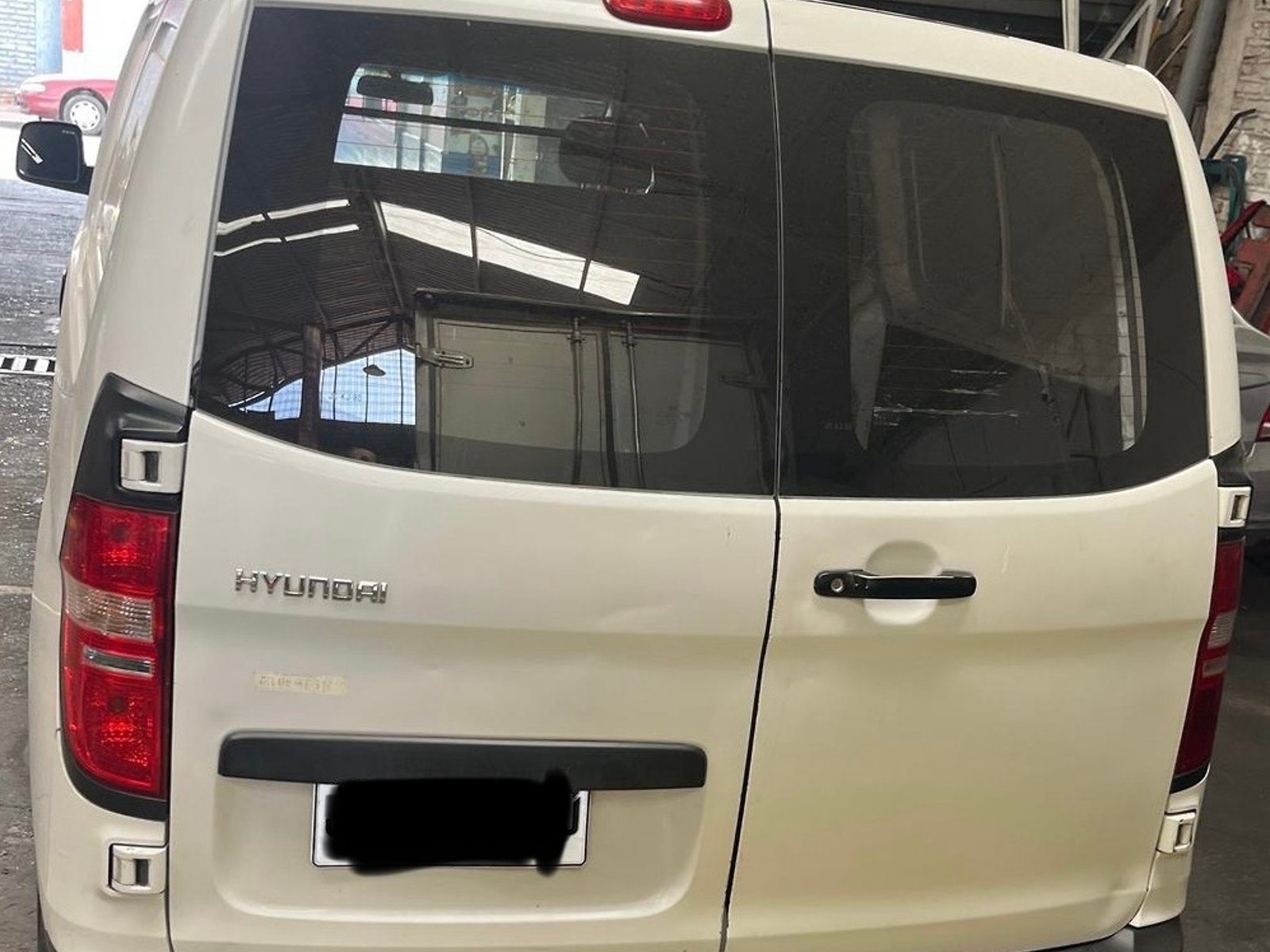 Hyundai NEW H-1 FURGON GL 2.5 CRDI 2016 - Foto 2 de 8