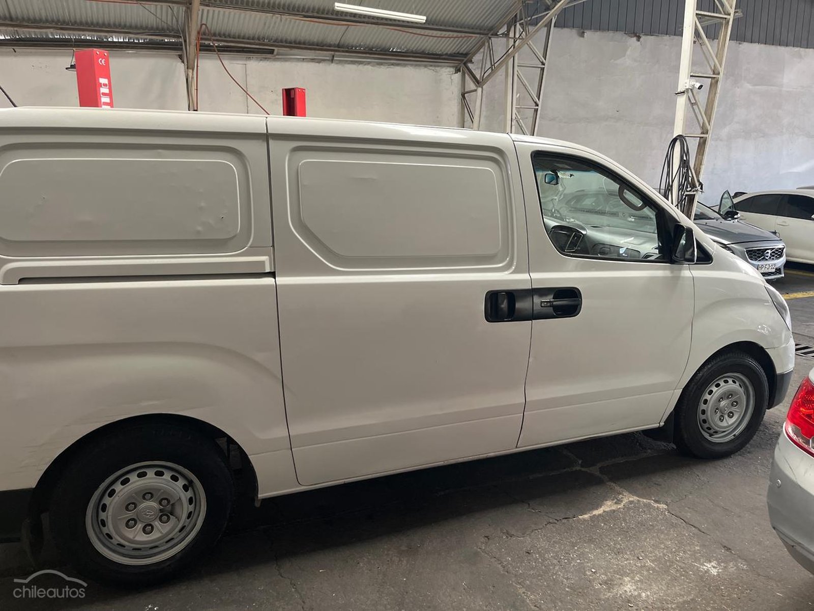 Hyundai NEW H-1 FURGON GL 2.5 CRDI 2016 - Foto 3 de 8