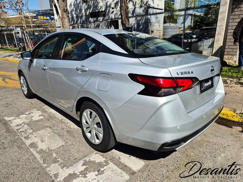 Nissan VERSA 1.6 AUT 2023 - Imagen 4 de 8