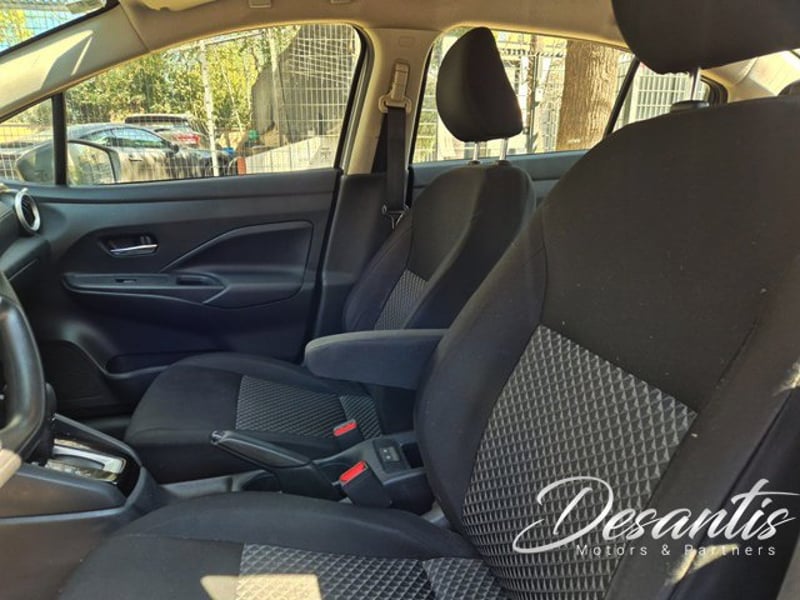 Nissan VERSA 1.6 AUT 2023 - Imagen 6 de 8